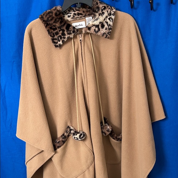 Poncho with Leopard Trim - Picture 5 of 5
